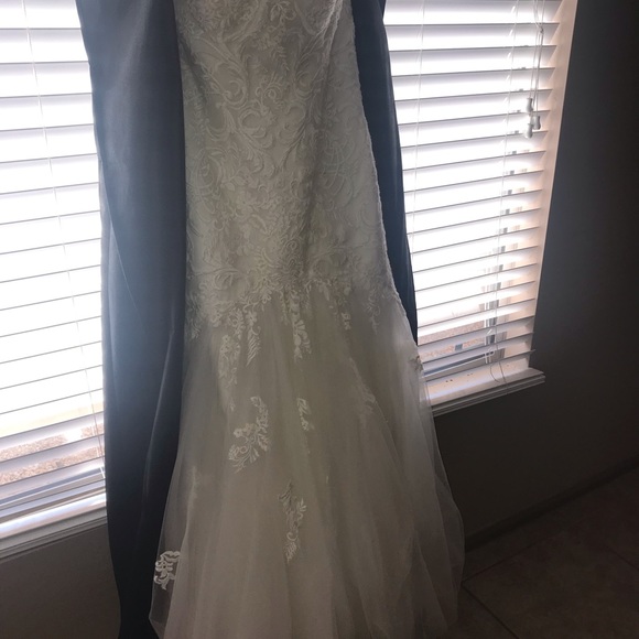 Beautiful Gown! - Picture 3 of 6